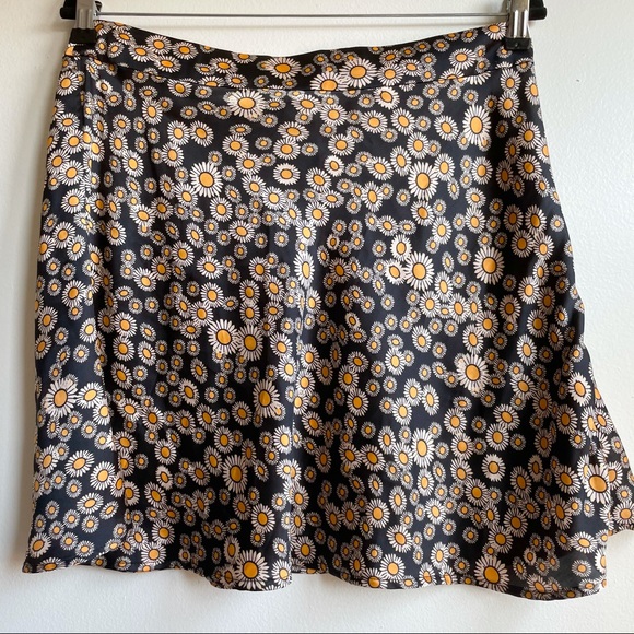 Free People Dresses & Skirts - NWOT Free people daisy print skirt